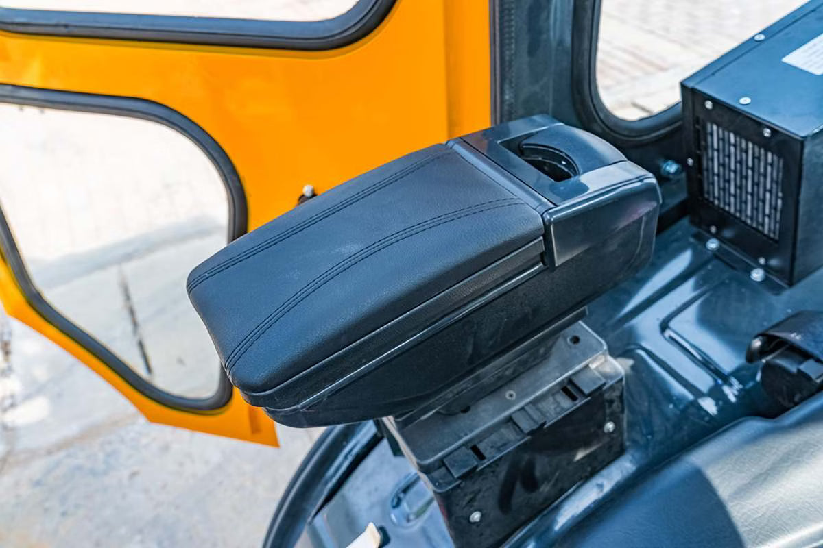 LÖWE Elektro-Gabelstapler PROFI HLS 3000 – 3 Tonnen mit Seitenschieber