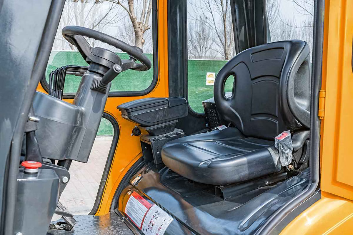 LÖWE Elektro-Gabelstapler PROFI HLS 3000 – 3 Tonnen mit Seitenschieber